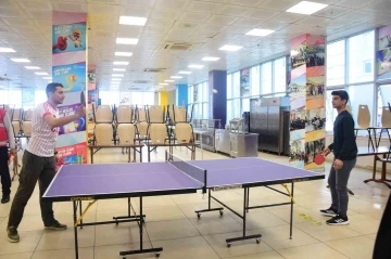 Şahinbey Belediye Başkanı'nın Hızlı Destek Operasyonu: Üniversiteli Gençlere Masa Tenisi Sürprizi