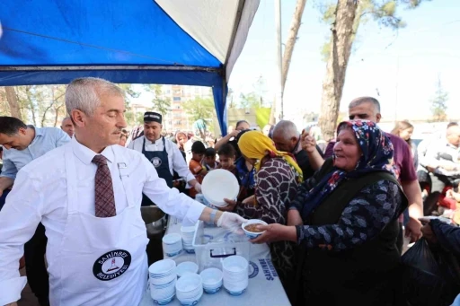  Aşure İkramı  240 Bin Kişiye Geleneksel Tat