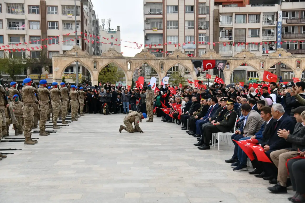 Şanlıurfa&rsquo;da 11 Nisan Ruhu: 106 Yıllık İstiklal Meşalesi Kenti Coşkuyla Sardı!