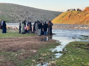 Şanlıurfa'da Akıntıya Kapılan Çocuk İçin Arama Kurtarma Çalışmaları Hız Kesmeden Devam Ediyor