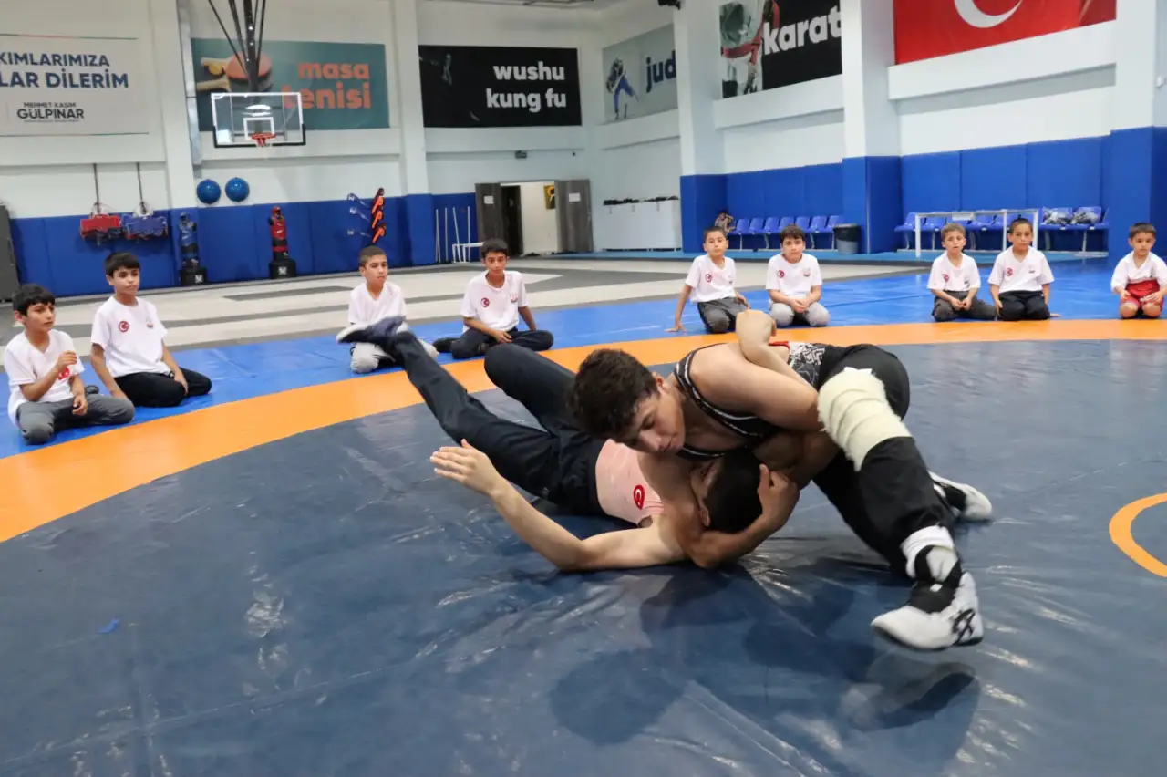 Şanlıurfa’da Ata Sporu Güreşe Büyük İlgi: Yaz Kurslarında Geleceğin Şampiyonları Yetişiyor