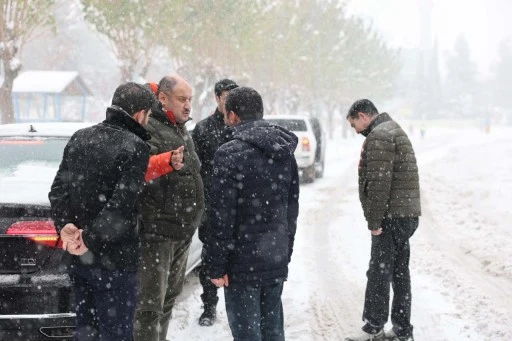 Şanlıurfa'da Başkan G&uuml;lpınar Direksiyon Başına Ge&ccedil;ti, Ekiplere Sahada Komuta Etti!