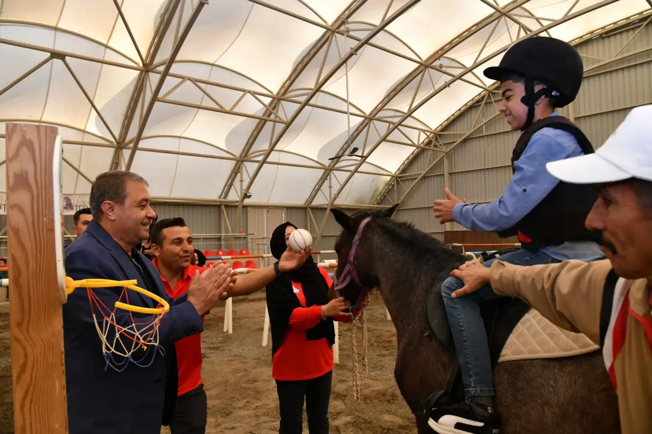 Şanlıurfa’da Çocuklar İçin “Atla Terapi Etkinliği” Renkli Görüntülere Sahne Oldu