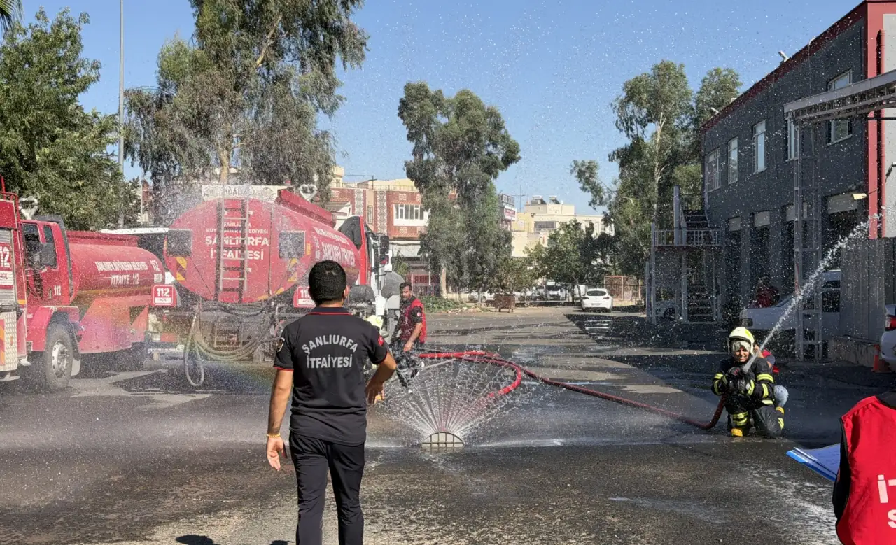 Şanlıurfa&rsquo;da Geleceğin İtfaiyecileri Zorlu Tatbikatlarla Eğitildi