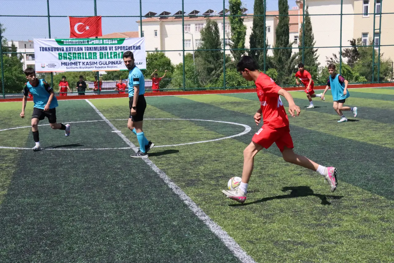 Şanlıurfa'da Gen&ccedil; Kramponlar Sahaya İndi: Bağımsızlık İ&ccedil;in Goller Atılacak