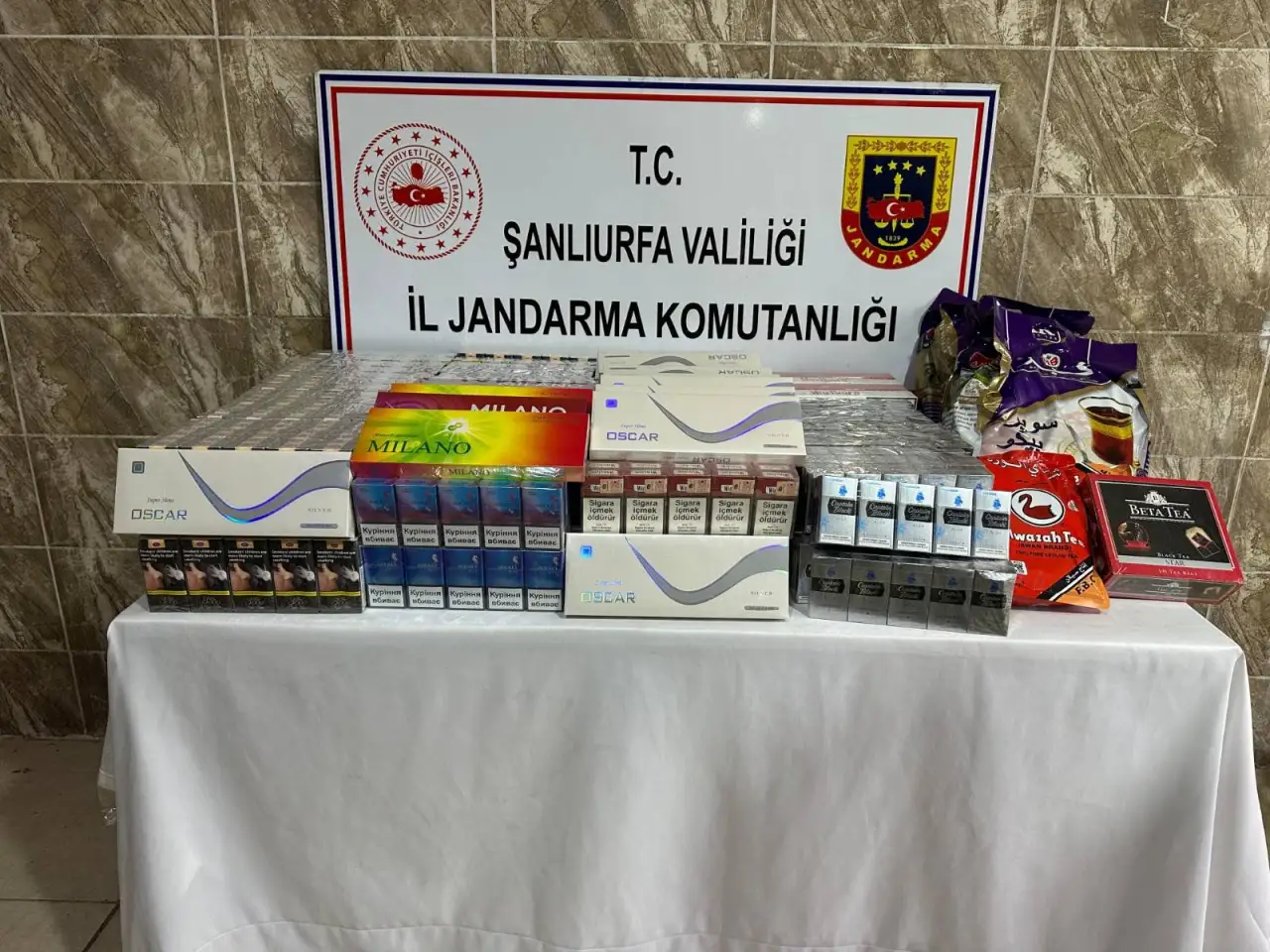 Şanlıurfa&rsquo;da Ka&ccedil;ak&ccedil;ılara Ge&ccedil;it Yok: Binlerce Paket Ka&ccedil;ak Sigara Ele Ge&ccedil;irildi