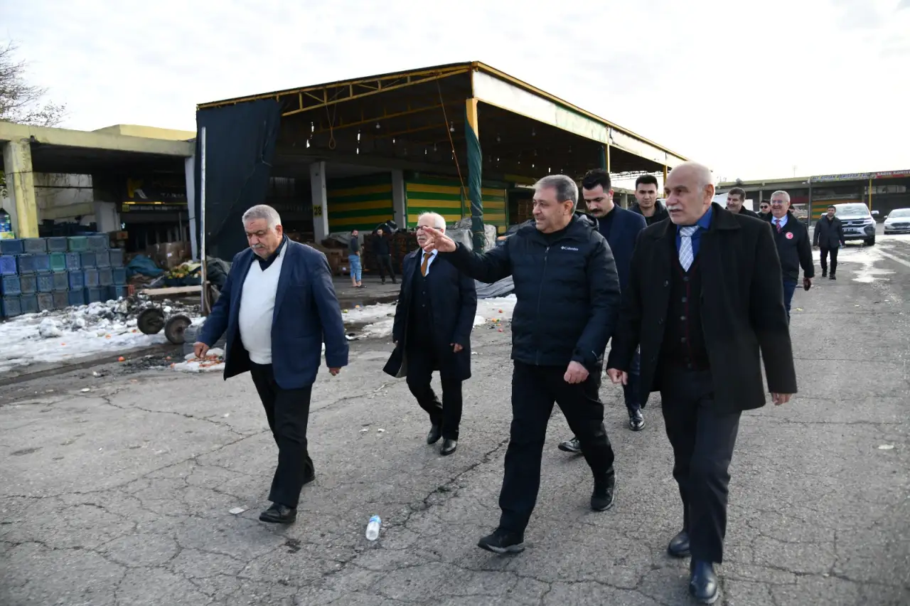 Şanlıurfa&rsquo;da Karın İzleri Siliniyor: Vali Şıldak&rsquo;tan Esnafa Şefkat Eli!