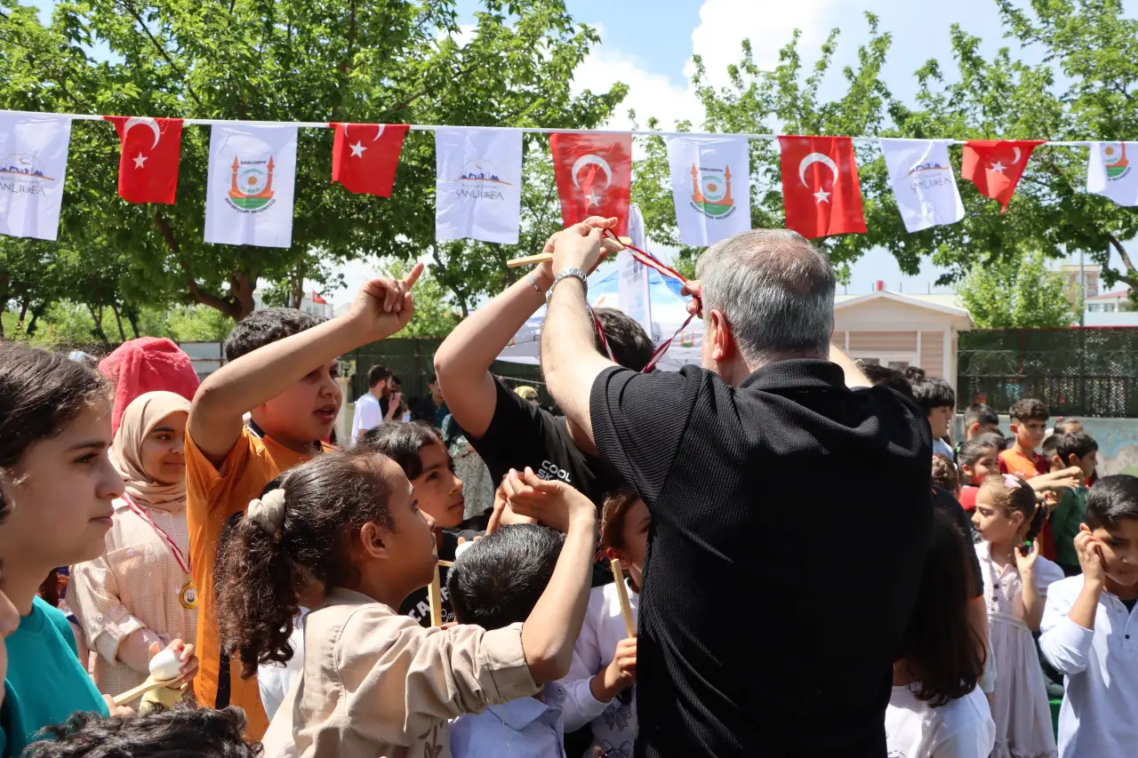 Şanlıurfa&rsquo;da Minik Kalpler Geleneksel Şenlikte Bir Araya Geldi