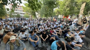 Şanlıurfa'da &quot;Sessiz Yürüyüş&quot; ile İsrail Protesto Edildi