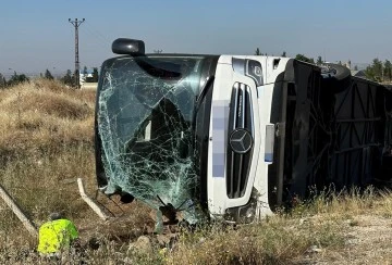 Şanlıurfa'da Şarampole Devrilen Otobüs