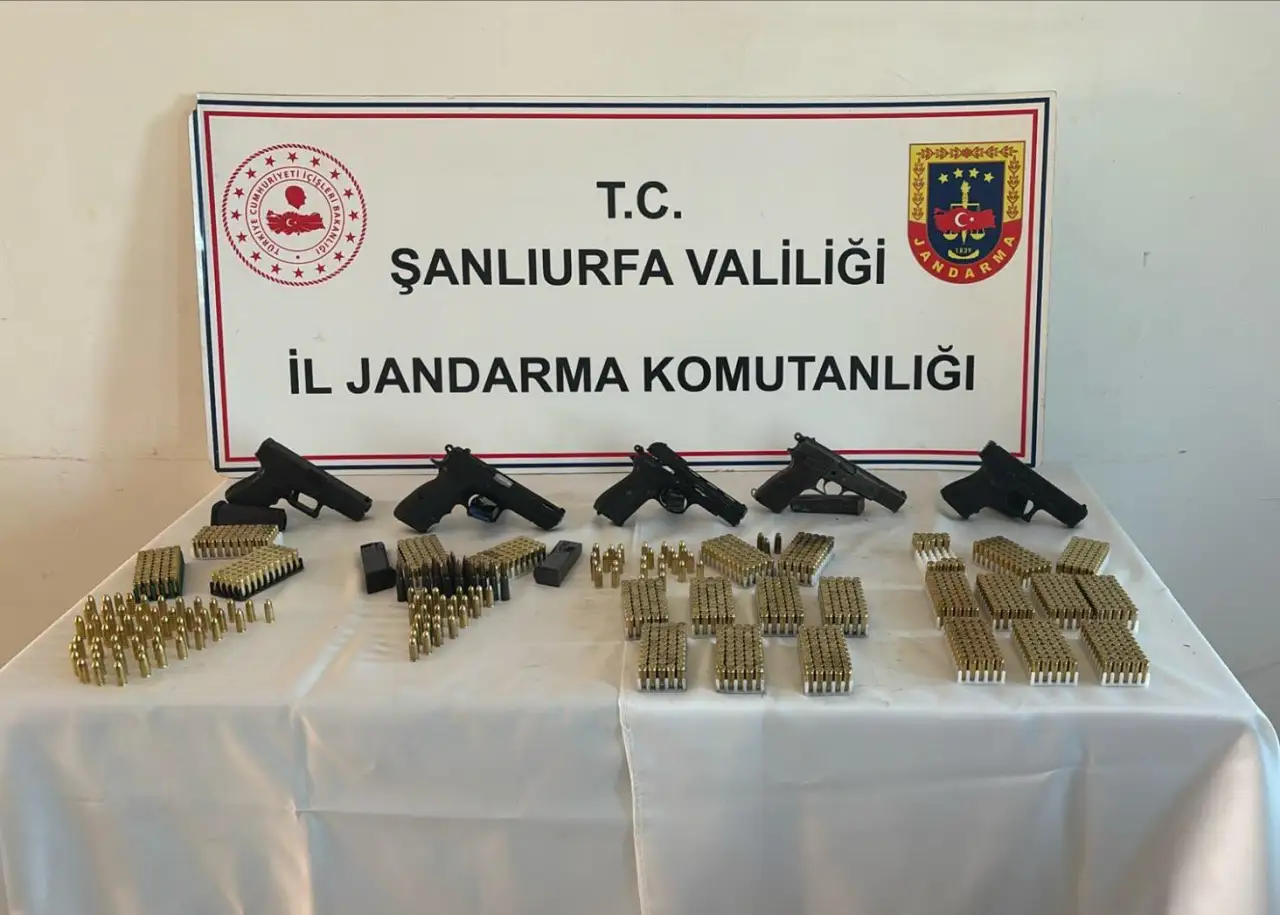 Şanlıurfa'da Silah Ka&ccedil;ak&ccedil;ılarına Darbe: Jandarma Şafak Operasyonuyla Cephaneliği &Ccedil;&ouml;kertti!
