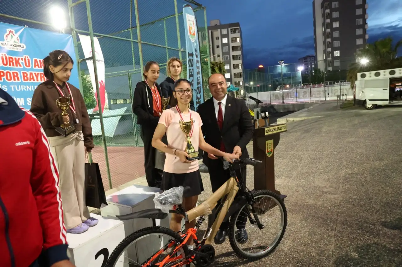 Şanlıurfa'da Tenis Rüzgarı Esti: 131 Sporcunun Katıldığı 19 Mayıs Turnuvası Nefes Kesti