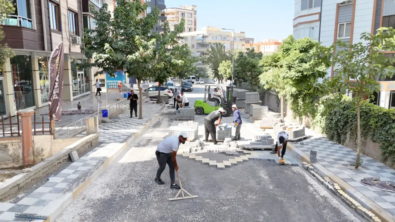 Şanlıurfa'nın Gelişen İl&ccedil;esinde Prestij Sokak D&ouml;n&uuml;ş&uuml;m&uuml; S&uuml;r&uuml;yor