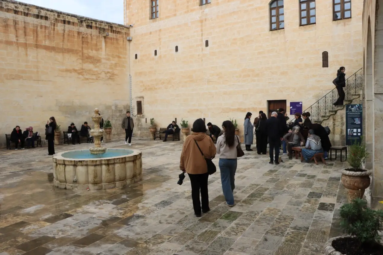 Şanlıurfa&rsquo;nın Kadim Dokusu Gen&ccedil; Mimarların Merceği Altında: Tarihi Miras Projeye D&ouml;n&uuml;ş&uuml;yor!