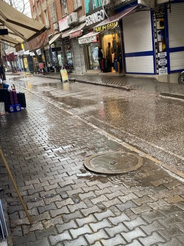 Şanlıurfa'nın Siverek İlçesinde Şiddetli Sağanak Yağış Etkili Oldu