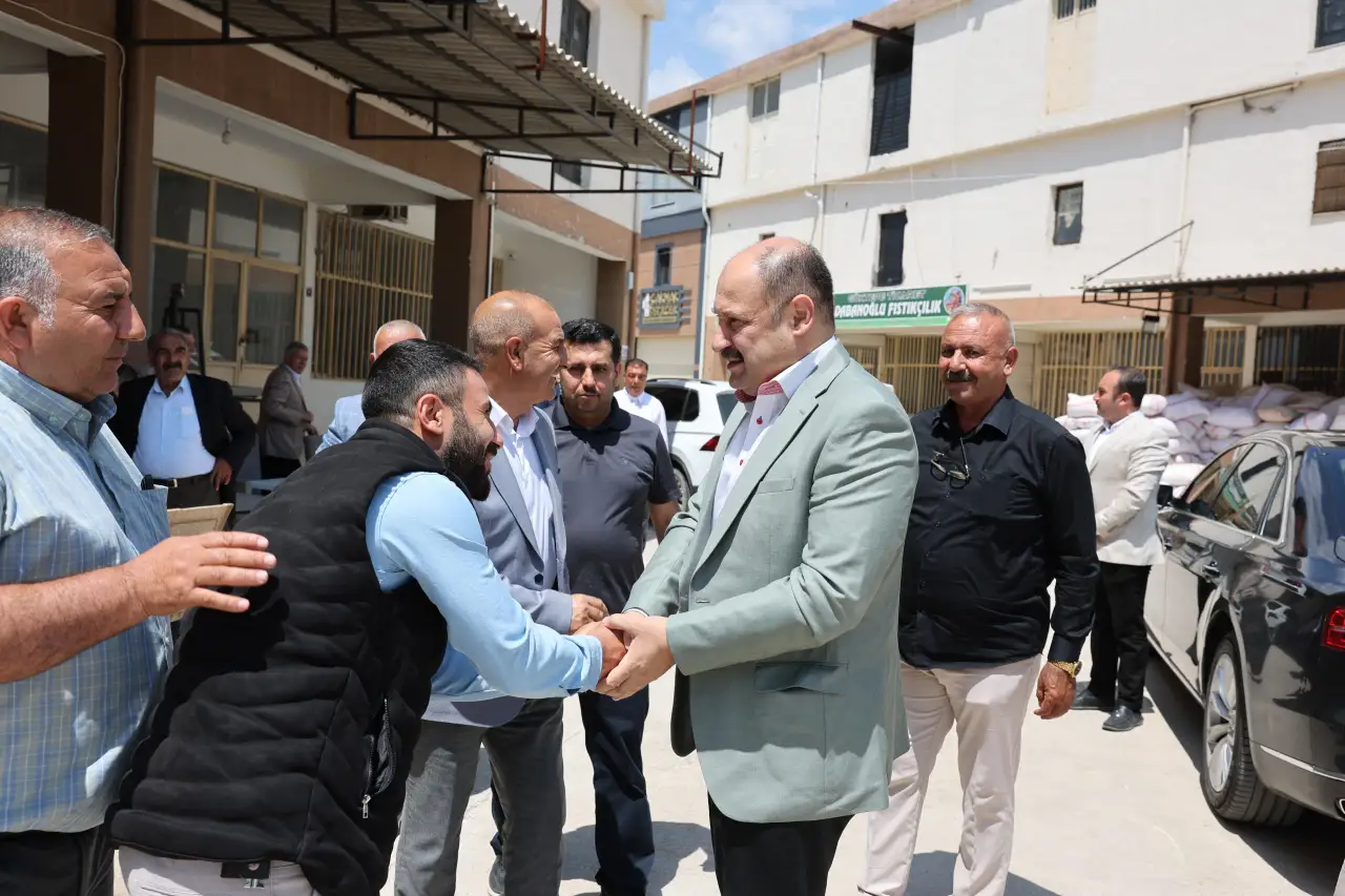 Şanlıurfa'nın Yeşil Altını İ&ccedil;in Stratejik Hamle: Başkan G&uuml;lpınar Birecik Fıstık Hali'nde