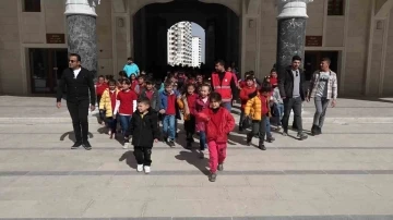 Sarıkayalı Çocuklara Unutulmaz Bir Gün: Şahinbey Belediyesi'nden Eğlence Dolu Ziyaret