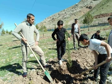 Sason'da Öğretmen ve Öğrencilerden Yeşil Gelecek İçin Örnek Adım