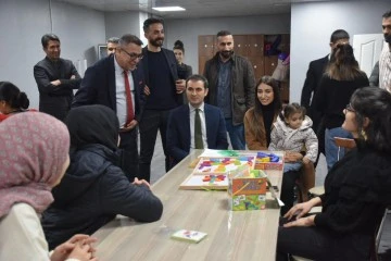 Sason Kaymakamı Murat Mete, Zeka Oyunları Öğretmen Topluluğu Kursunu Ziyaret Etti
