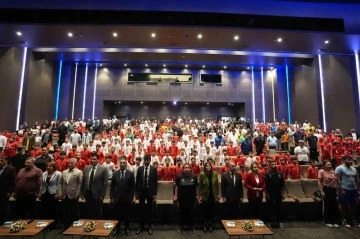 Şehitkamil'de Başarı Taçlandı: Başkan Umut Yılmaz'dan Öğrencilere Özel Ödüller