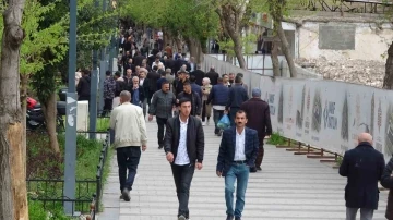 Siirt'te Bayram Öncesi Çarşı ve Pazarda Yoğunluk