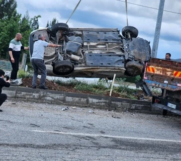 Siirt'te Yağışlı Havada Kayganlaşan Yolda Kaza: İki Yaralı