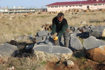 Şırnak'ta Bir Baba'nın Çekiç ve Kaya ile İmtihanı: 9 Çocuğunu Eğitimle Buluşturan Hikaye