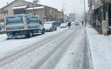 Şırnak'ta Kışın Kıskacında: 5 Yerleşim Yerine Ulaşım Kesintisi