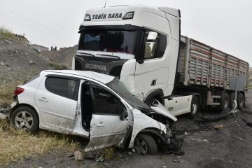 Şırnak'ta Tır İle Çarpışan Otomobilin Sürücüsü Hayatını Kaybetti