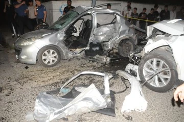 Şırnak'ta Trafik Kazası: İki Otomobil Çarpıştı, 3 Yaralı