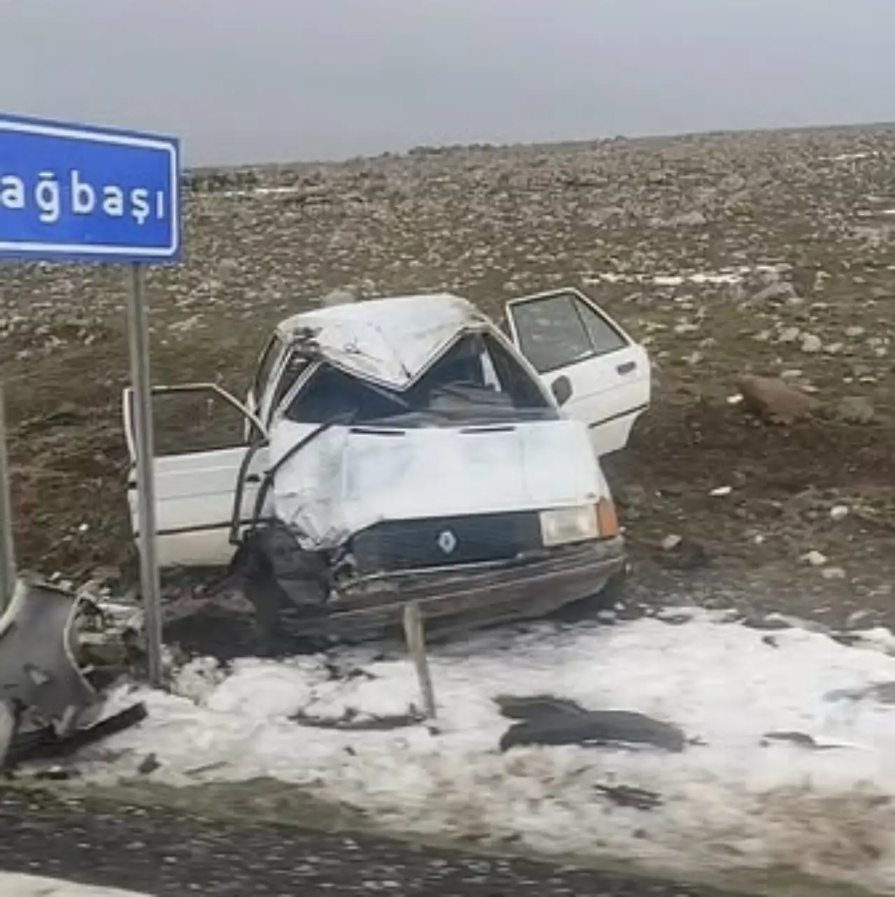 Siverek-&Ccedil;ermik Yolunda Korkutan &Ccedil;arpışma: &lsquo;&Ouml;l&uuml;m Yolu&rsquo; Yine Can Yaktı!
