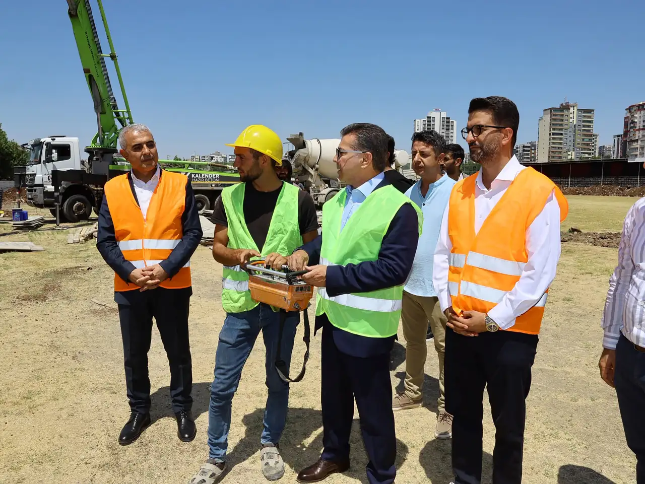 Siverek Firkan T&uuml;ys&uuml;z Şehir Stadyumu&rsquo;na Yeni Trib&uuml;n İ&ccedil;in İlk Adım Atıldı