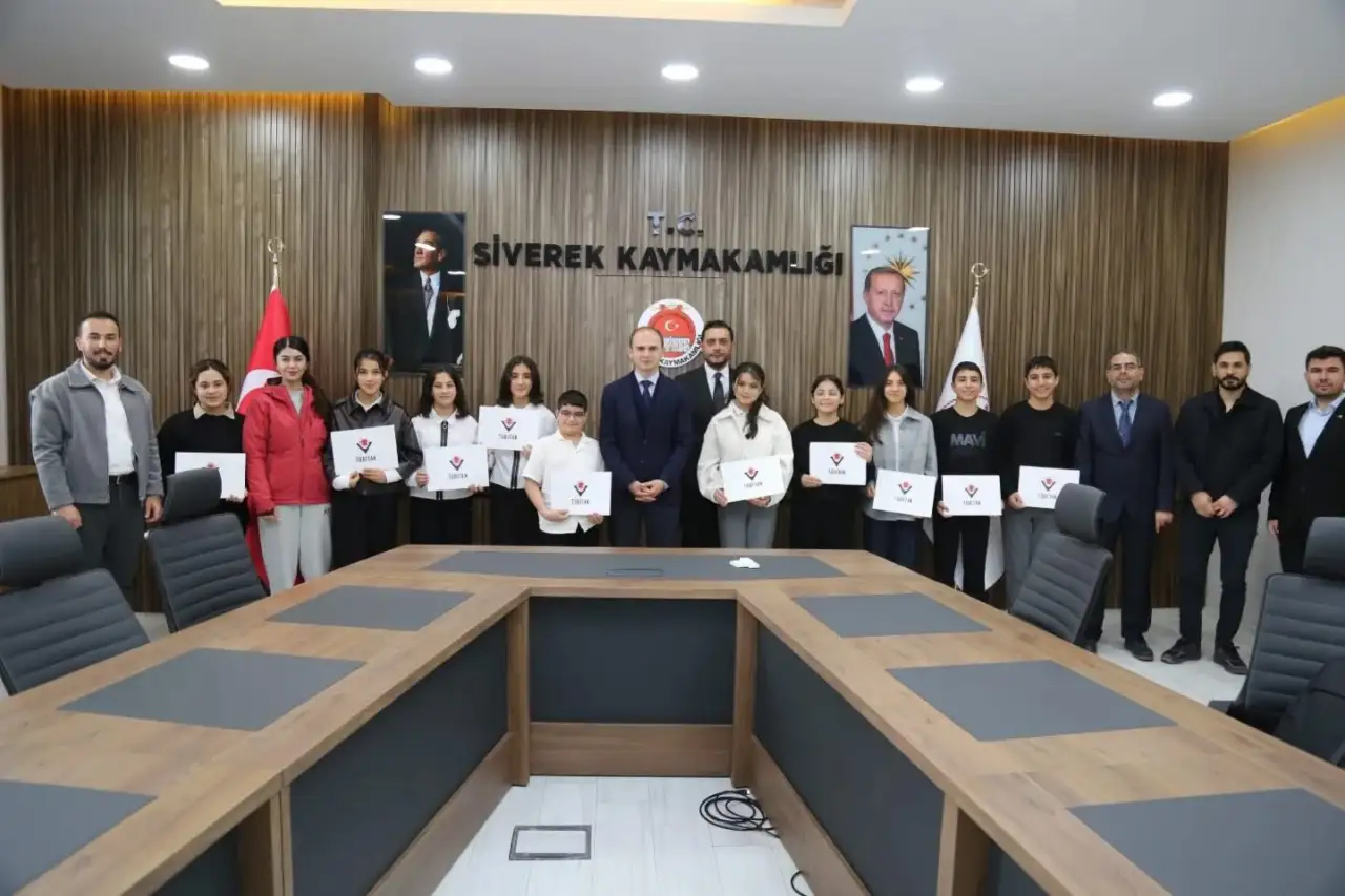 Siverek&rsquo;in Bilim El&ccedil;ileri Başarılarını Kaymakam Salih Sak'la Paylaştı!