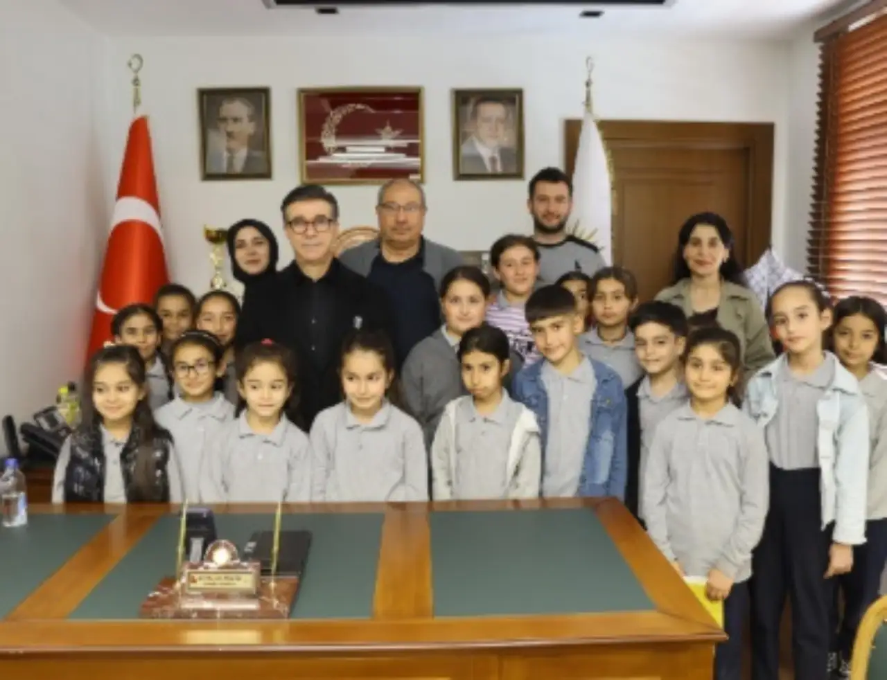 Siverek'in Geleceği Kitap Sayfalarında Y&uuml;kseliyor: Başkan Bucak Gen&ccedil; Okurları Ağırladı