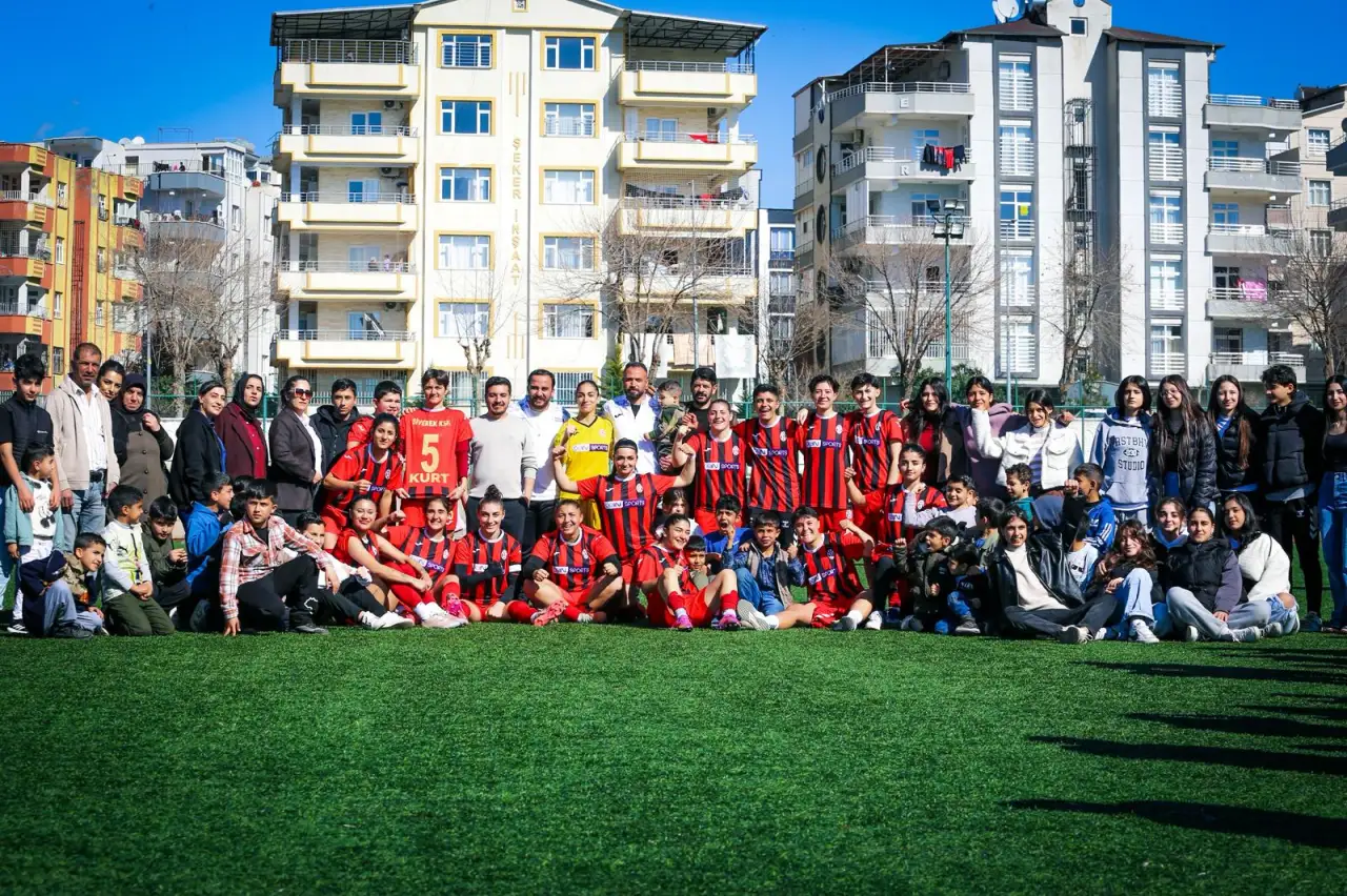 Siverek&rsquo;in Sultanları Tarih Yazdı: 10 Golle Gelen Muhteşem Şampiyonluk!