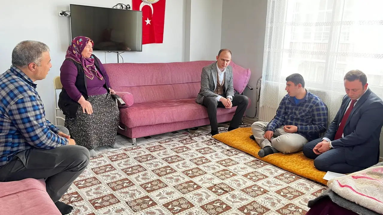 Siverek Kaymakamı Salih Sak&rsquo;tan Hanelere Anlamlı Ziyaret!