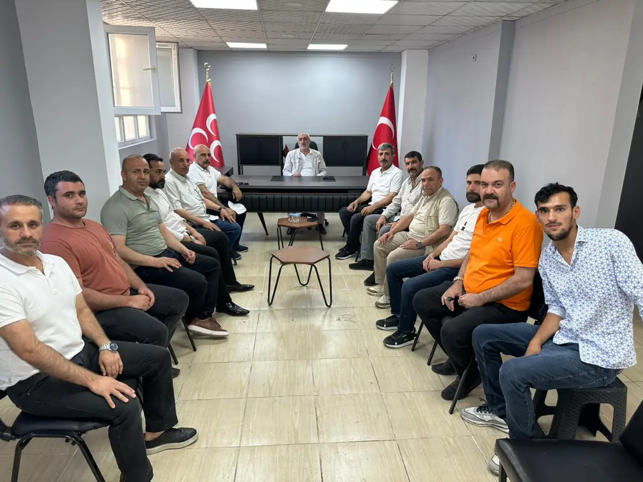 Siverek MHP İl&ccedil;e Başkanı Mahmut G&uuml;lel Tebrikleri Kabul Ediyor