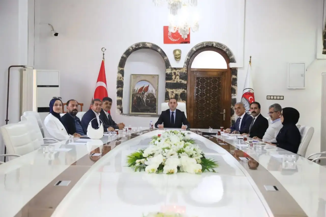 Siverek OSB'de Gelecek Vizyonu Şekilleniyor: Kaymakam Aydemir Başkanlığında Kritik Toplantı