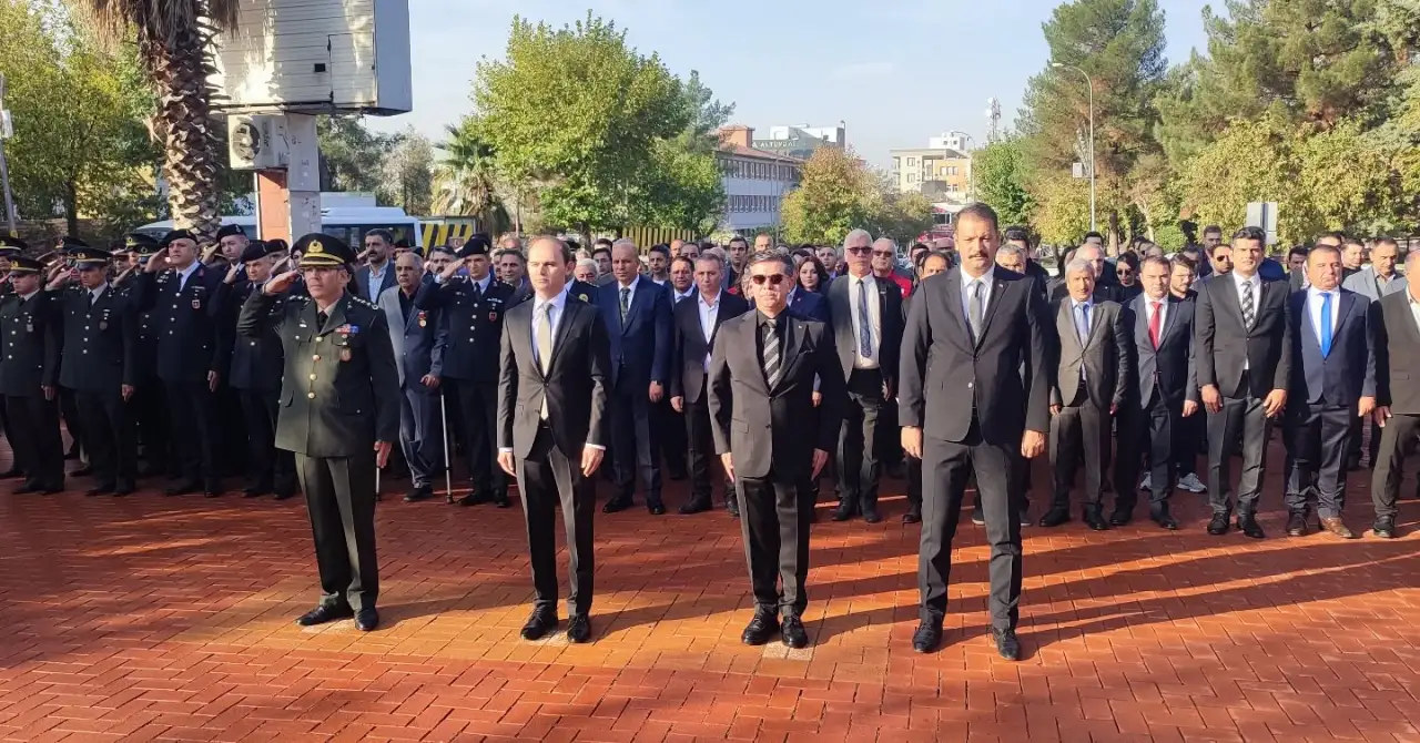 Siverek’te 10 Kasım Atatürk’ü Anma Çelenk Sunma Töreni Düzenlendi
