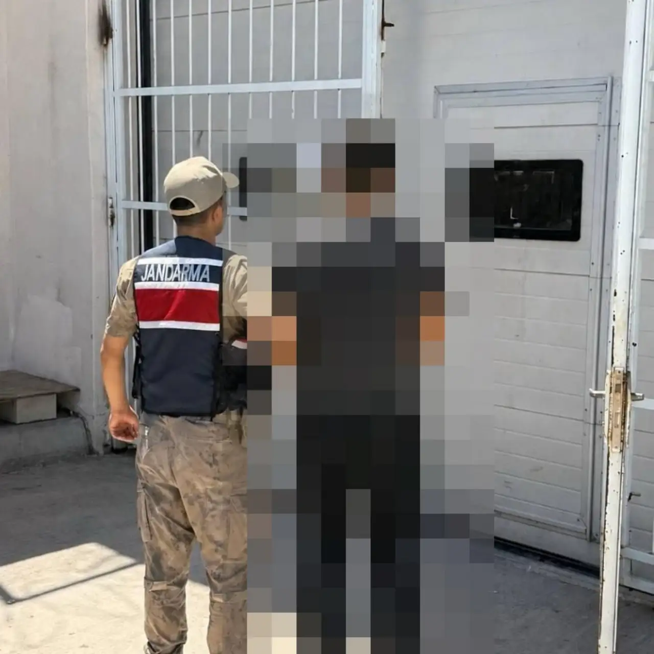 Siverek'te 10 Yıl Hapis Cezası Bulunan Yağma H&uuml;k&uuml;ml&uuml;s&uuml; Jandarma Operasyonuyla Yakalandı