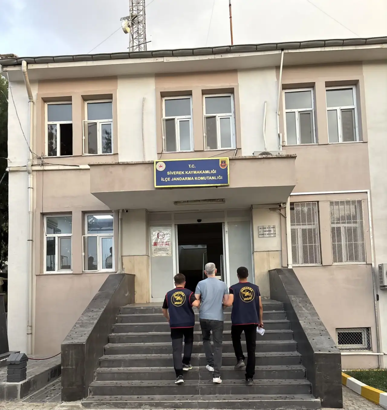Siverek&rsquo;te 15 Yıl 5 Ay Kesinleşmiş Hapis Cezası Bulunan Şahıs Yakalandı