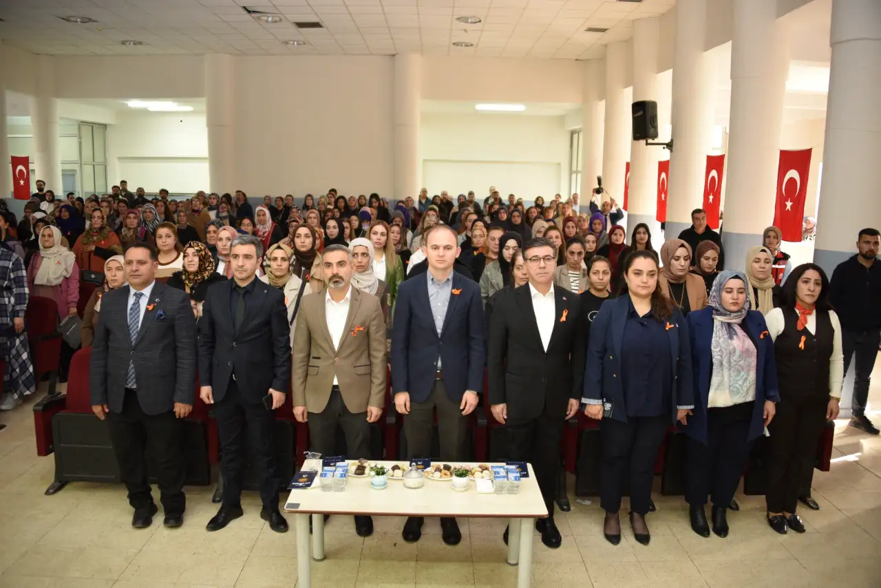 Siverek’te 25 Kasım’da Kadına Şiddete Karşı Güçlü Mesaj