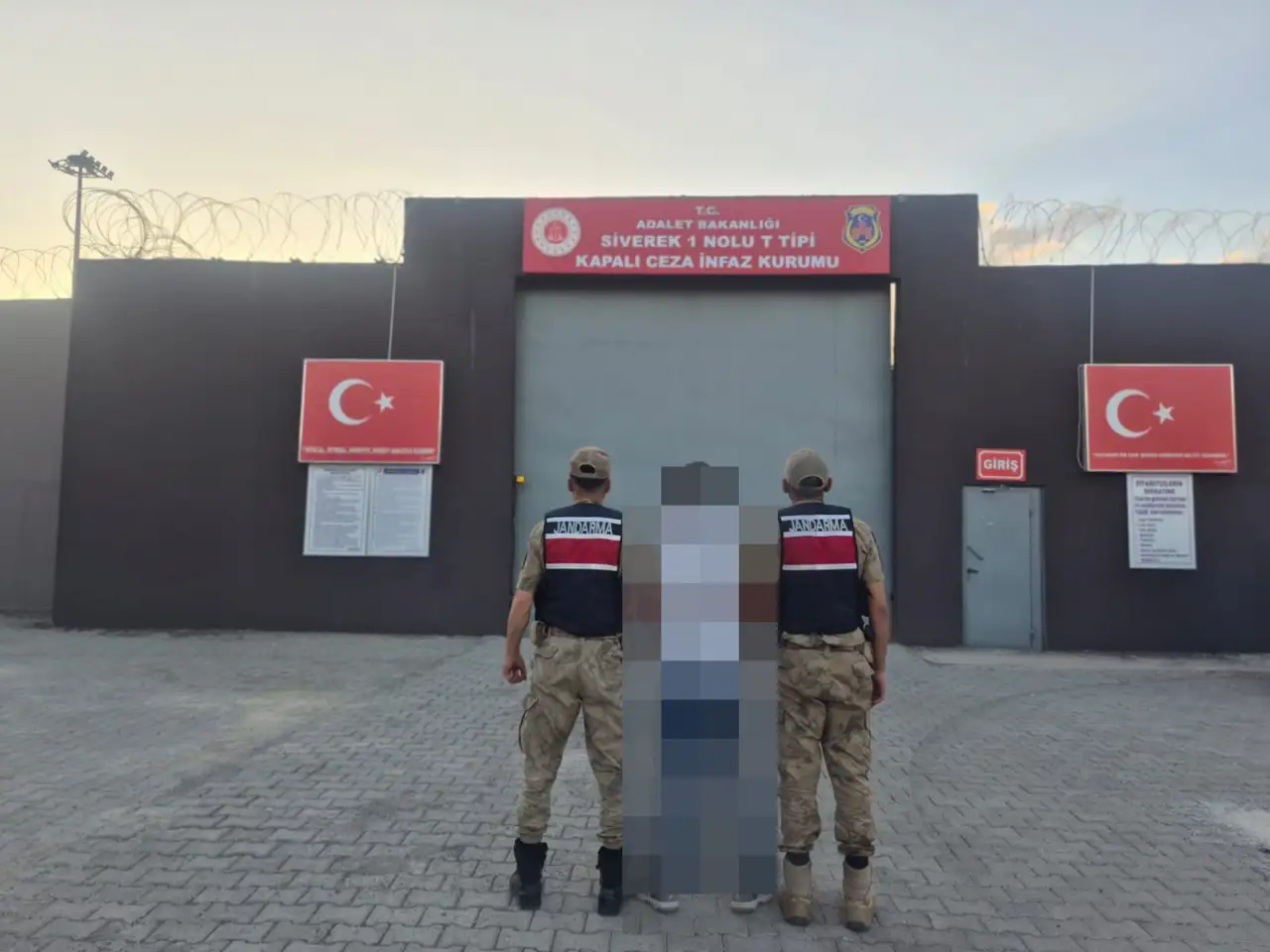 Siverek'te 7.5 Yıllık Firar Son Buldu: Jandarma, Aranan Şahsı Kıskıvrak Yakaladı
