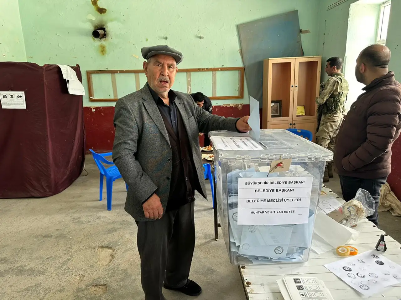 Siverek'te 80 Yaşındaki Hasan Amca Demokrasi Dersi Verdi.