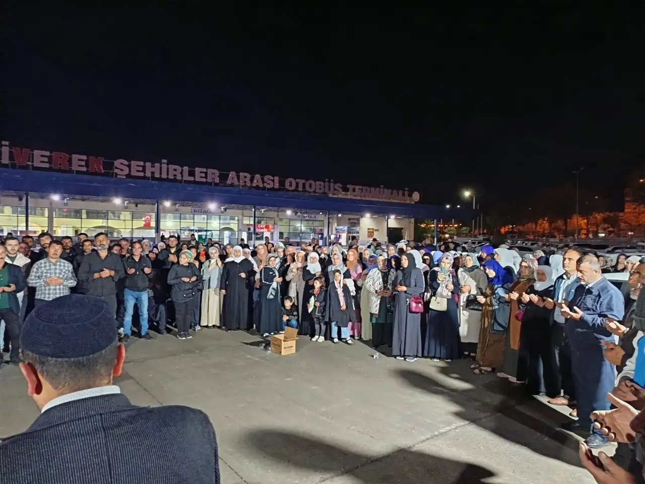 Siverek&rsquo;te 98 Hacı Adayı G&ouml;zyaşları ve Dualarla Uğurlandı