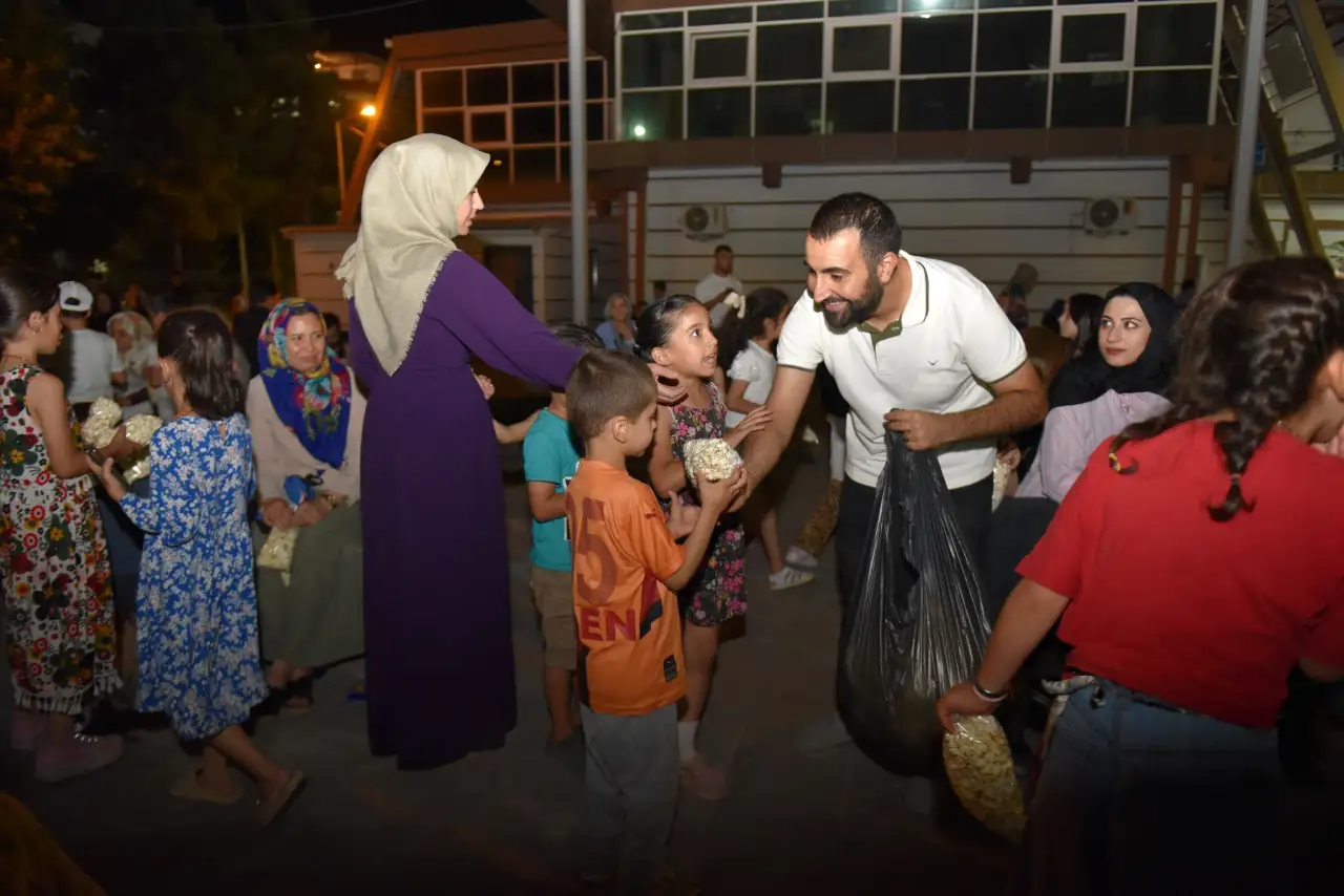 Siverek'te A&ccedil;ık Hava Sineması Coşkusu: &Ccedil;ocuklar ve Aileler Yaz Akşamında Bir Araya Geldi