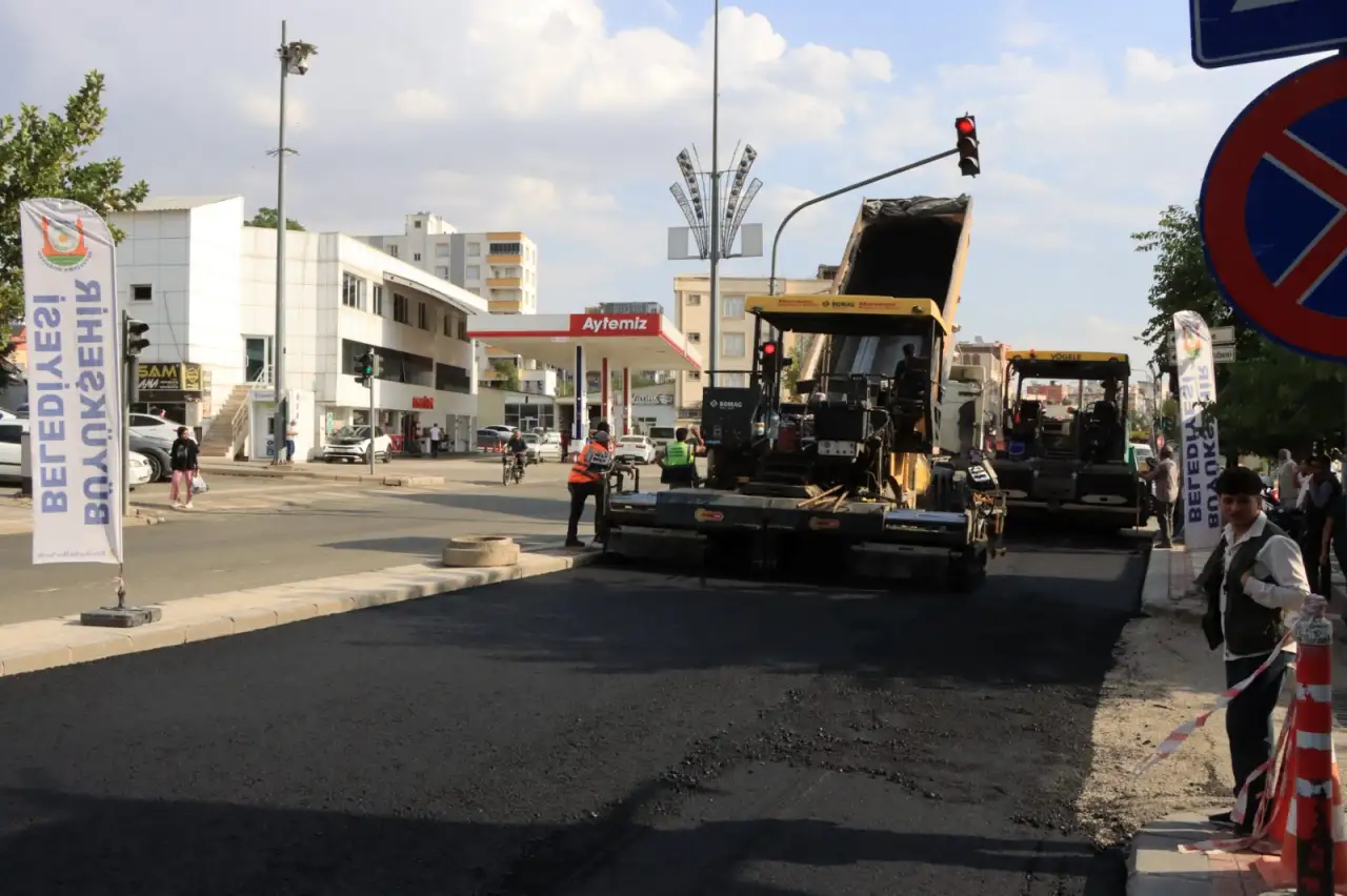    Siverek&rsquo;te Adnan Menderes Caddesi Baştan Sona Yenilendi! Ulaşımda Konfor Arttı