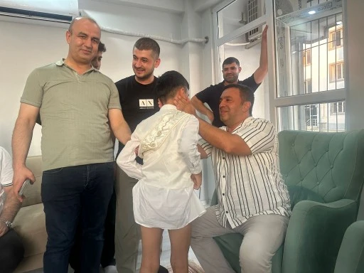Siverek&rsquo;te Anlamlı Kirvelik Başkan Orhan &Ouml;tl&uuml;&rsquo;n&uuml;n Mutlu G&uuml;n&uuml;ne Emniyet M&uuml;d&uuml;r&uuml; Zeydanlı Ortak Oldu