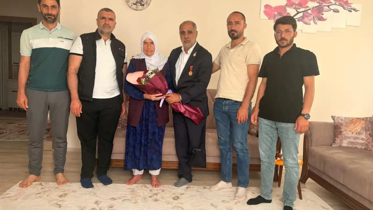 Siverek’te Anneler Günü’nde Şehit Annelerine Duygusal Ziyaret