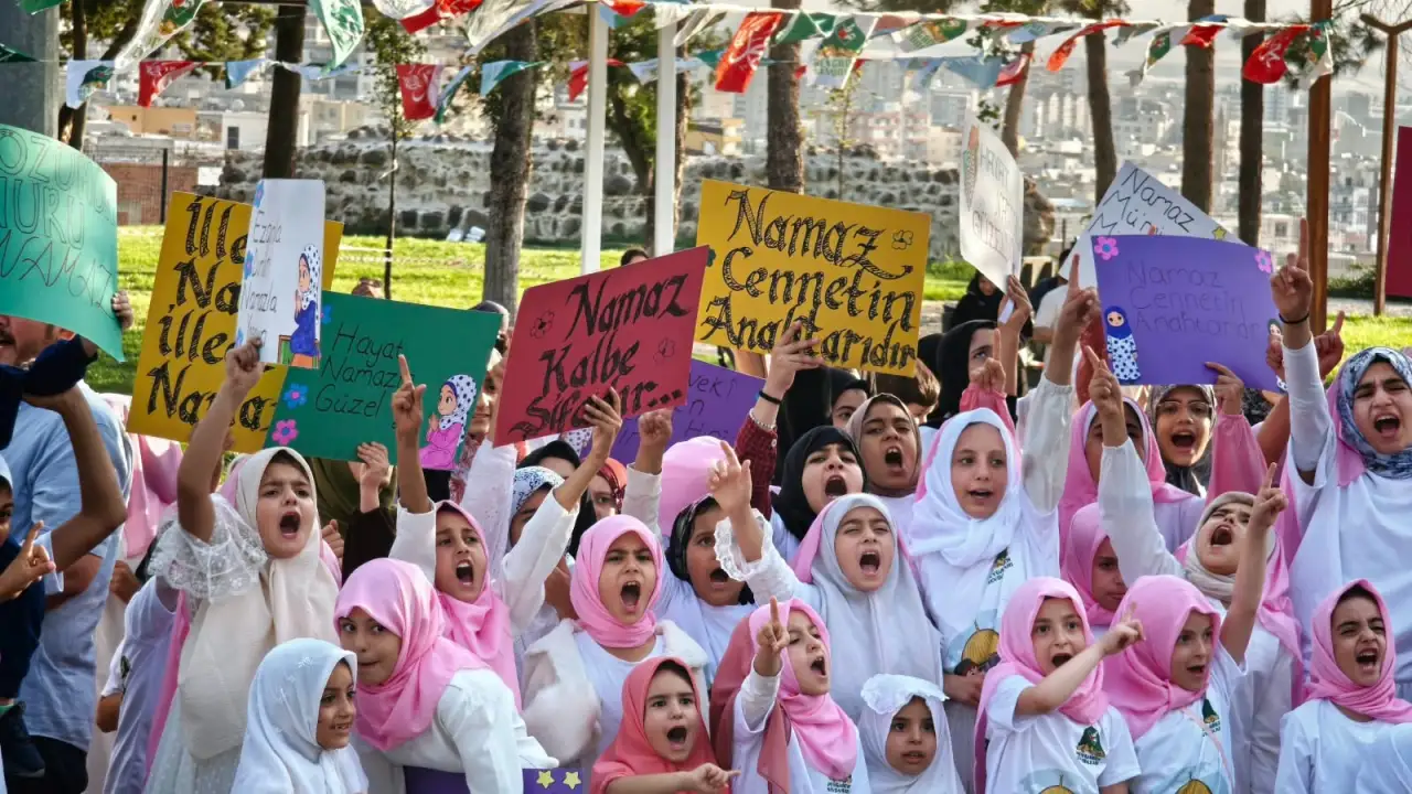 Siverek&rsquo;te &Ccedil;ocuklar İ&ccedil;in &ldquo;Hayat Namazla G&uuml;zeldir&rdquo; Etkinliği D&uuml;zenlendi